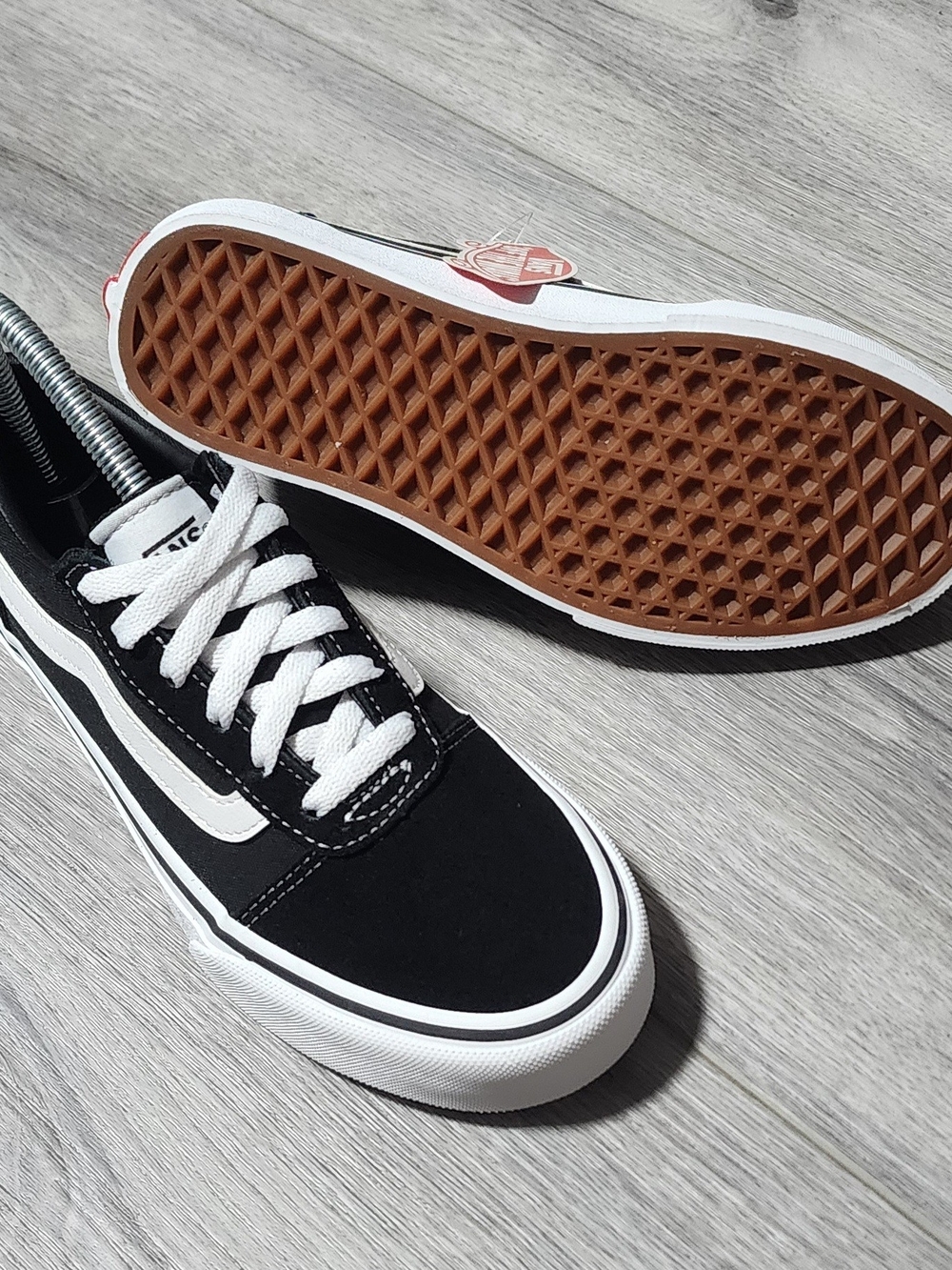 NWT Vans Ward Low Top Black & White Suede & Canvas Sneakers Womens Size 6 - Picture 6 of 7